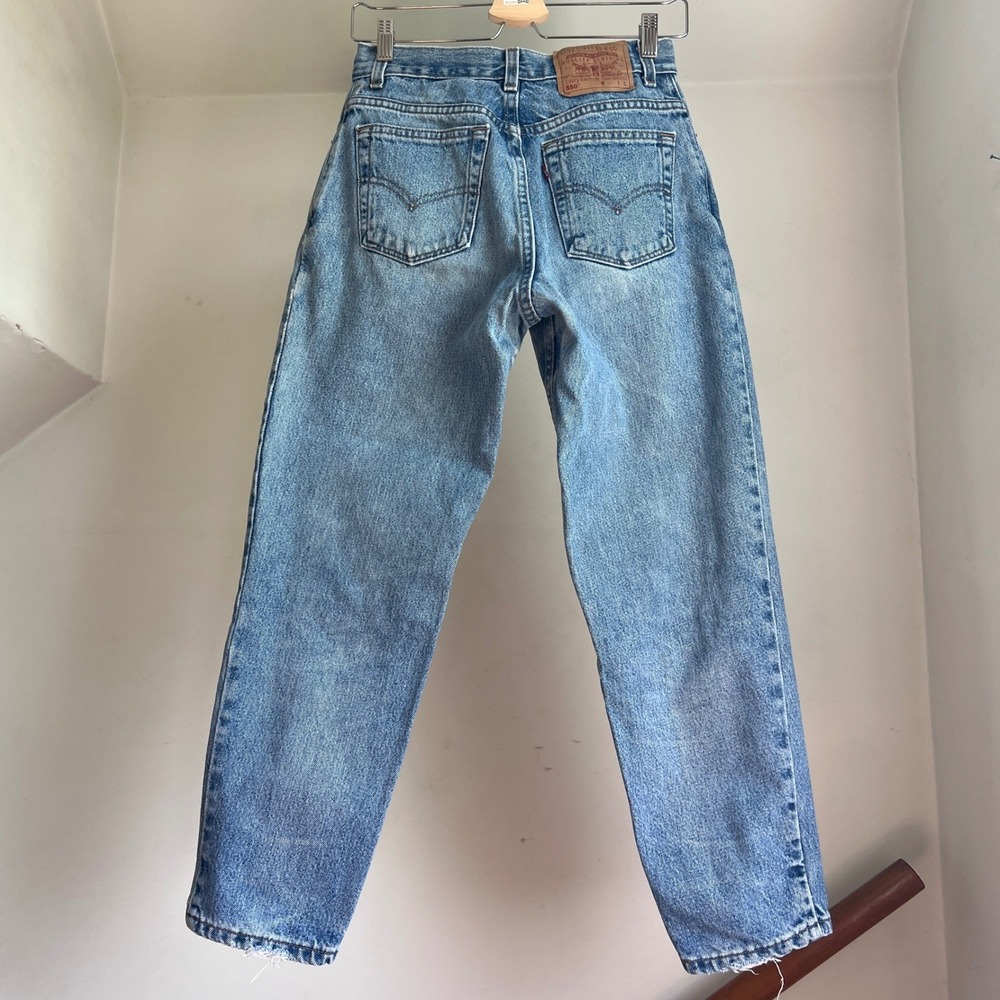 Vintage Levi's 550 Relaxed Fit Jeans 8 Petite Short Blue‎ Distressed USA 90s